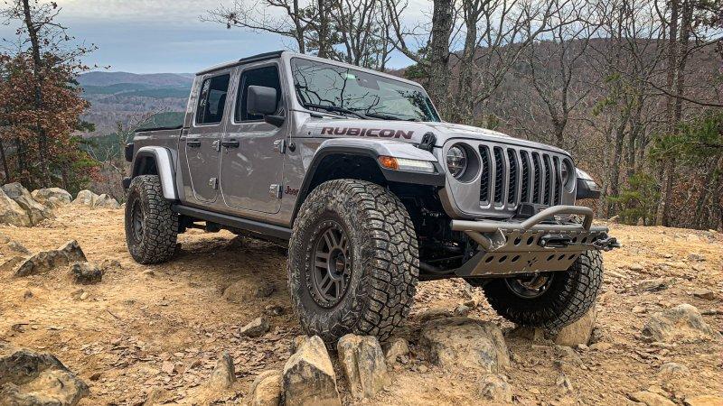 Jeep Gladiator Yet Another Bumper Conundrum 2020-jeep-gladitor-jt-rubicon-4dr-4x4-gladiatorade--05-7189d5a3