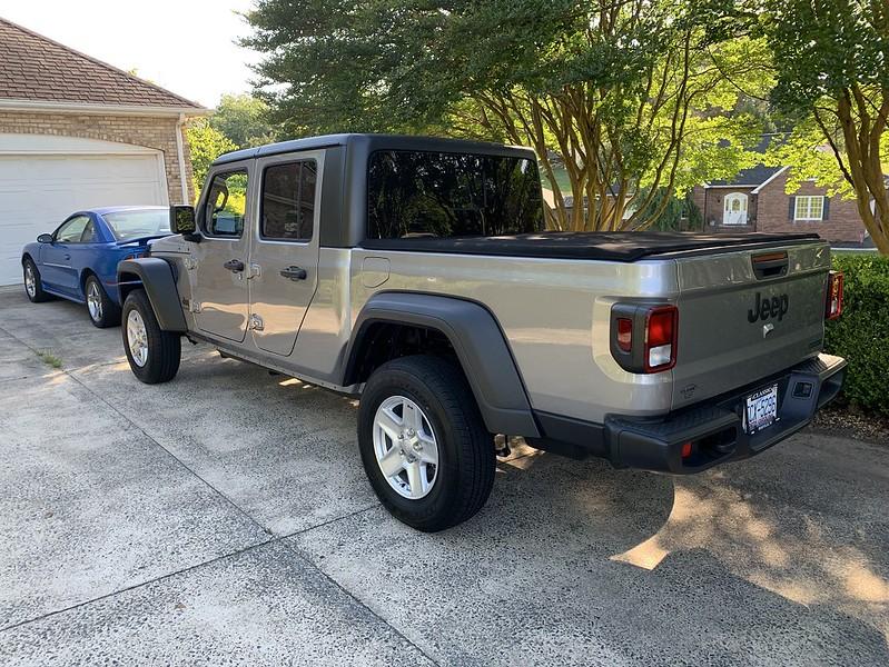 Jeep Gladiator 2020 Sport Silver Bullet Build 51275990714_89c40c1ea1_c
