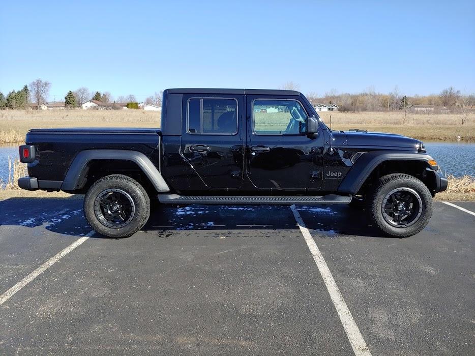 Jeep Gladiator PRICE DROP: Save over $850 on 4 Nearly Brand New Fuel Anza 18x9 wheels with 285 Yokohama Geolander A/T Gladiator 2