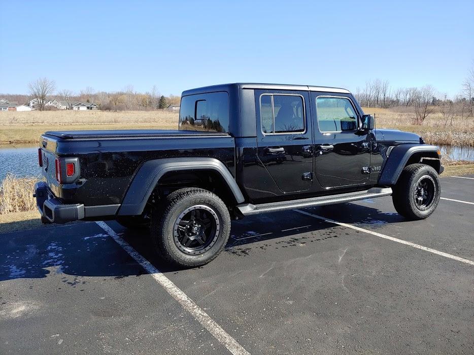 Jeep Gladiator PRICE DROP: Save over $850 on 4 Nearly Brand New Fuel Anza 18x9 wheels with 285 Yokohama Geolander A/T Gladiator 3