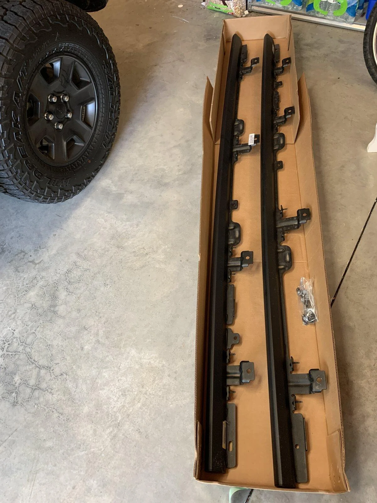 Jeep Gladiator Gladiator rubicon rock rails 735F0161-B3C5-462E-9AD4-712EC643A315