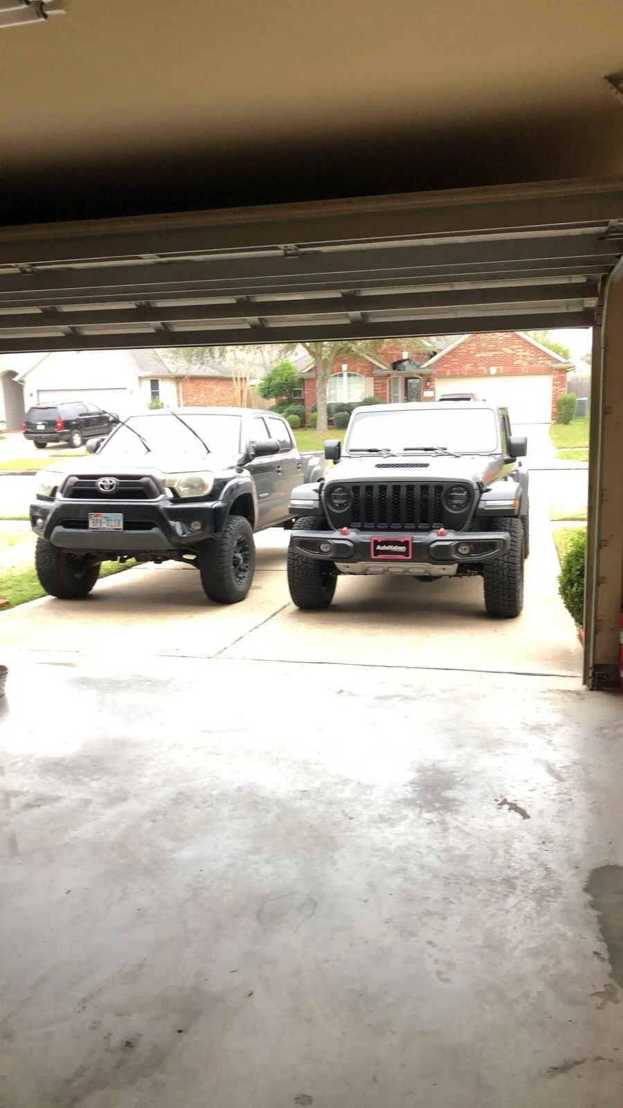 Jeep Gladiator Thinking about trading in my Tacoma for a Rubi… 1030E4F1-E734-4158-BEDD-69371CA4F9EC