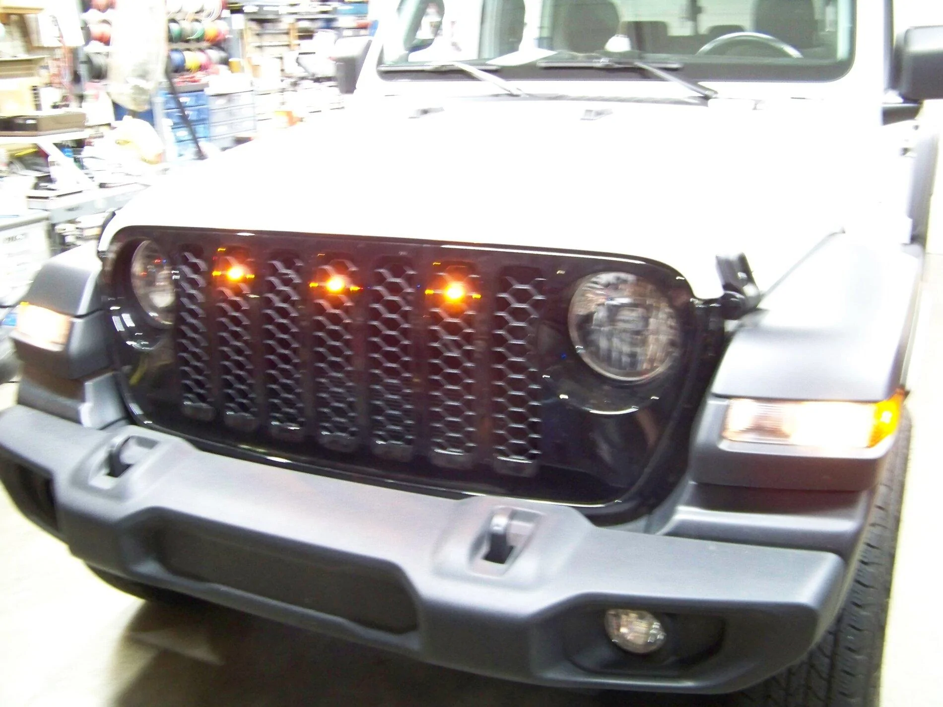 Jeep Gladiator Quadratec Pre-Runner LED Grille lights 100_7441