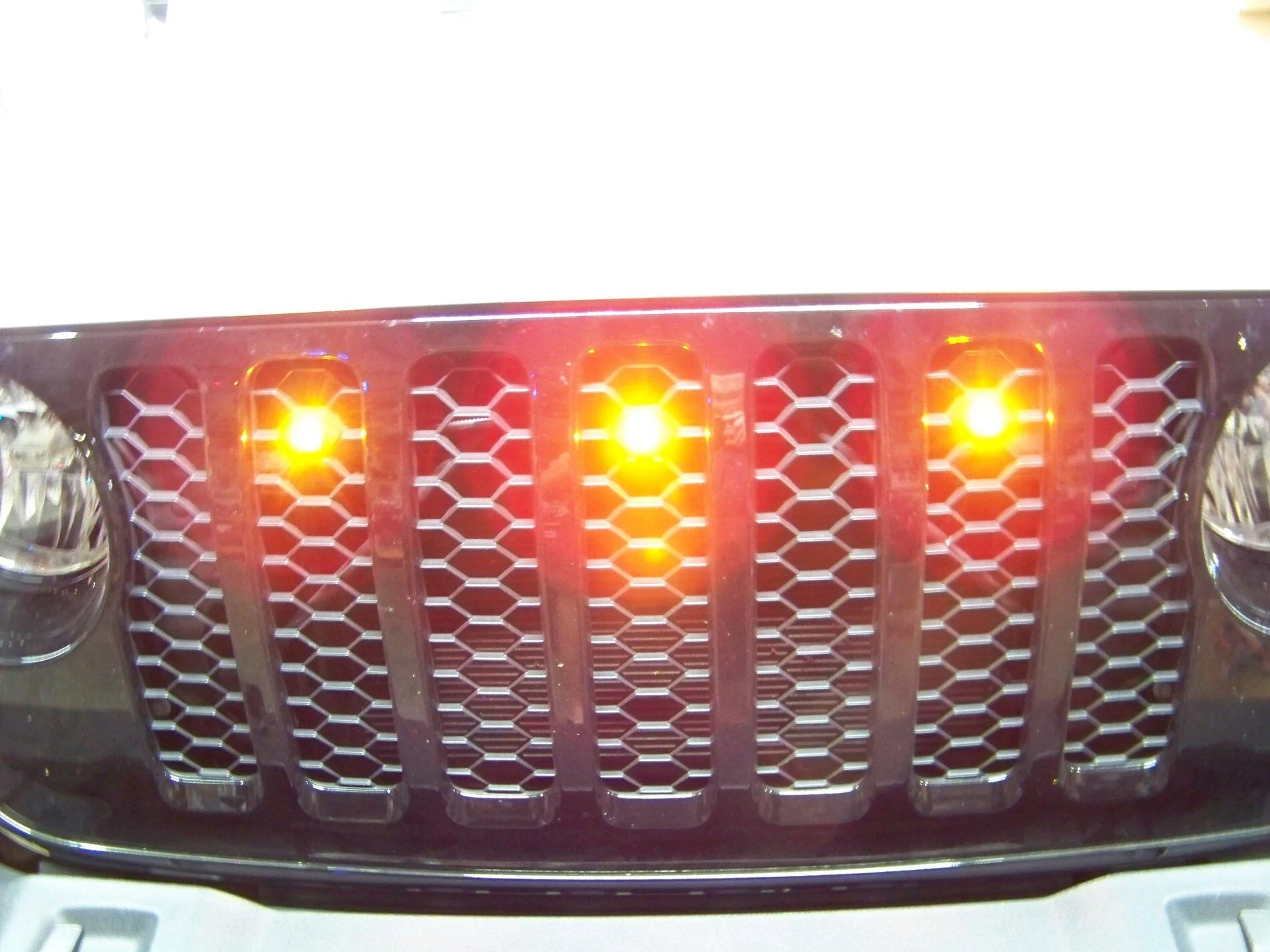 Jeep Gladiator Quadratec Pre-Runner LED Grille lights 100_7442