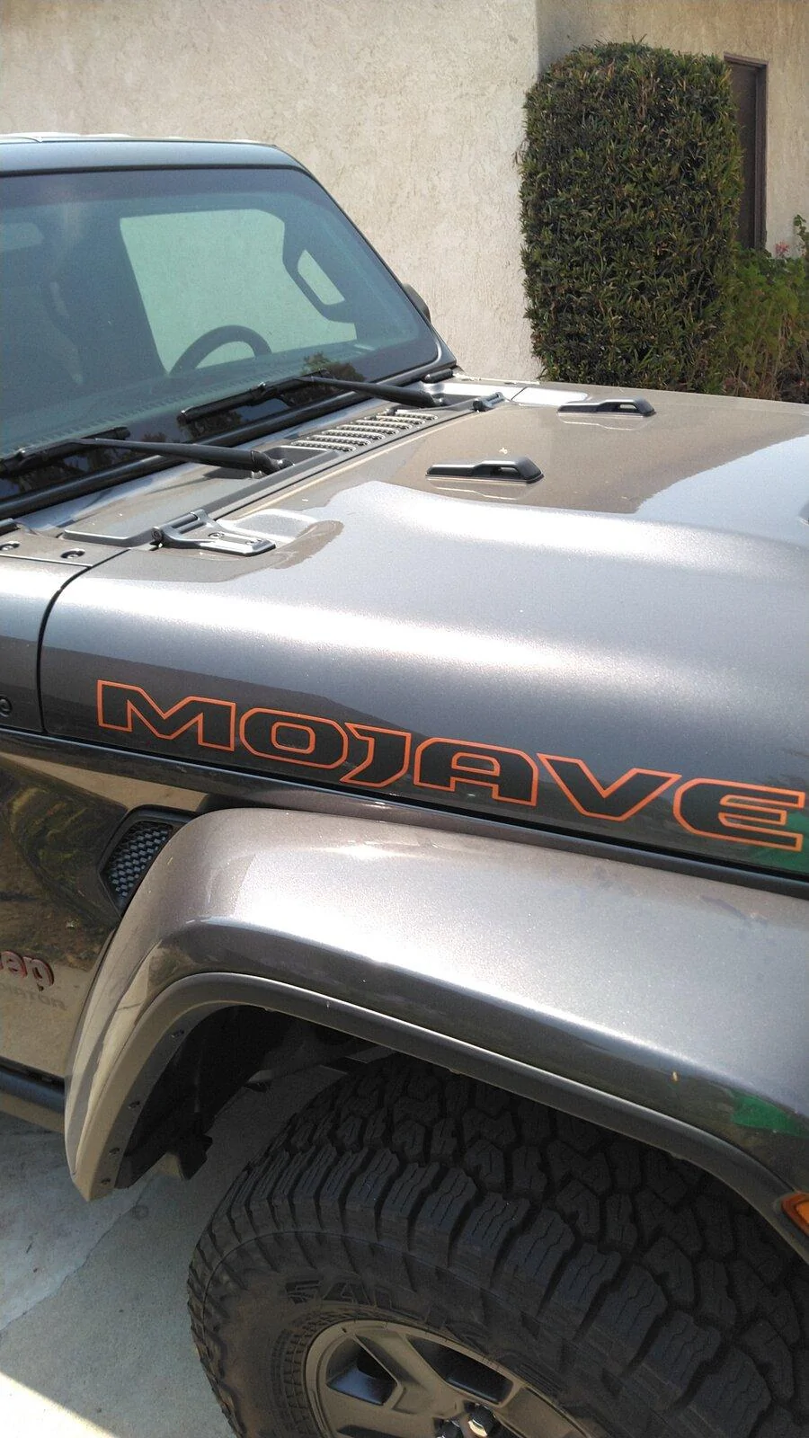 Jeep Gladiator Anyone ordered Mopar hood blackout on Mojave? KIMG0084