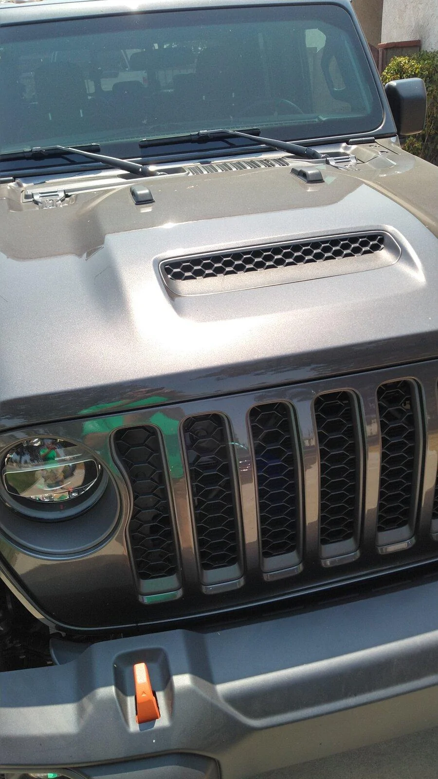 Jeep Gladiator Anyone ordered Mopar hood blackout on Mojave? KIMG0085