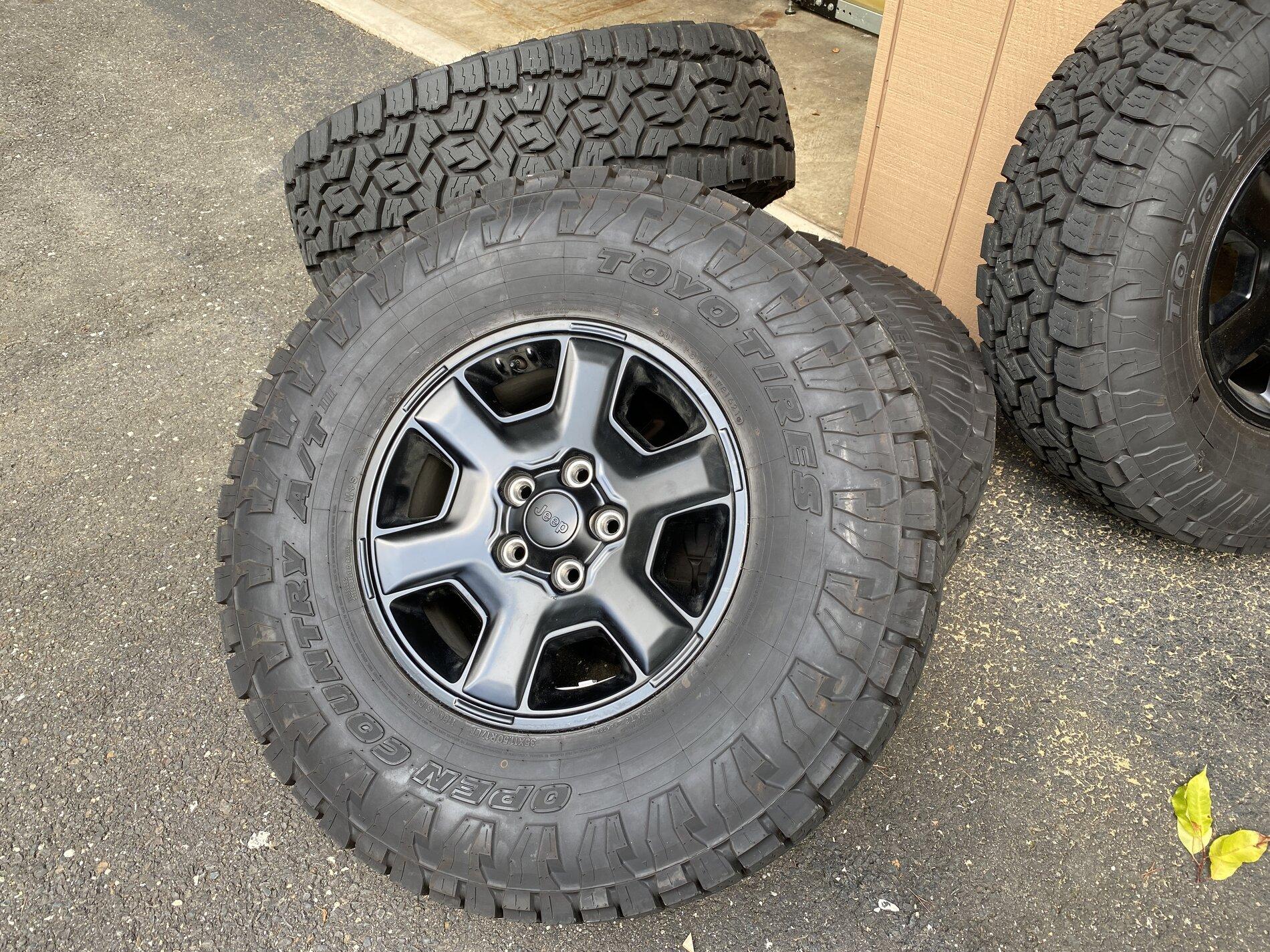 Jeep Gladiator 35x11.5r17 Toyo AT3 240923D8-837E-43D8-BCA9-DDE67DBB20B5