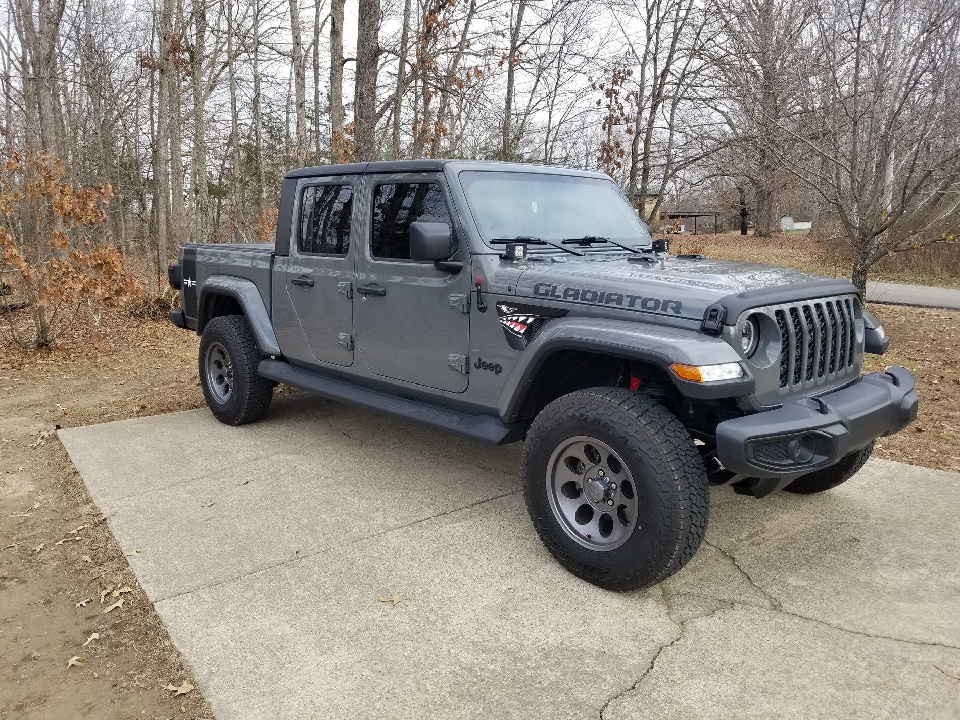 Jeep Gladiator If you could pick the hood, standard Sport style, Rubicon or Mojave? 20201208_125531