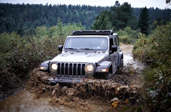 Jeep Gladiator Jeep Announces New Sunrider Flip Top for Hardtop; Innovative Feature Available Now on Jeep Gladiator Models screen-shot-2021-07-14-at-11-18-58-am-