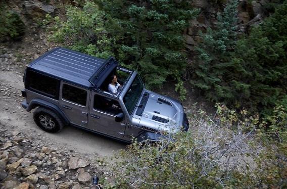 Jeep Gladiator Jeep Announces New Sunrider Flip Top for Hardtop; Innovative Feature Available Now on Jeep Gladiator Models screen-shot-2021-07-14-at-11-19-03-am-