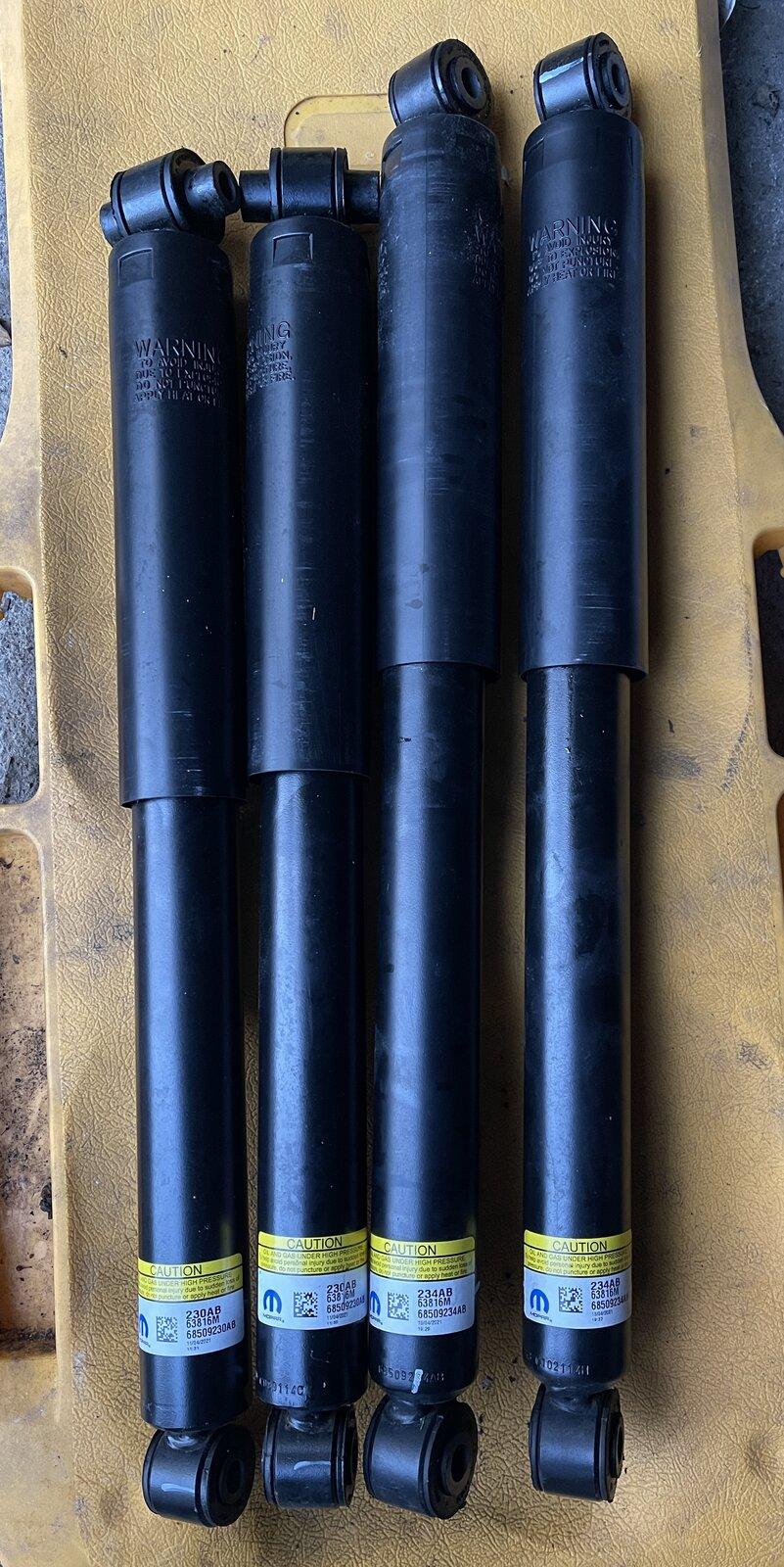 Jeep Gladiator 2021 Stock sport max tow shocks less than 500 miles 9C62763D-089C-43BC-90EB-FBA9FCDFE5DB