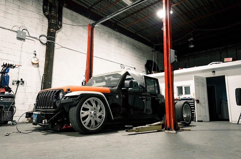 Jeep Gladiator Will 31s fit on a stock Gladiator with no lift on stock rims? jeep-gladiator-dually-rider-is-a-392-vessel_2