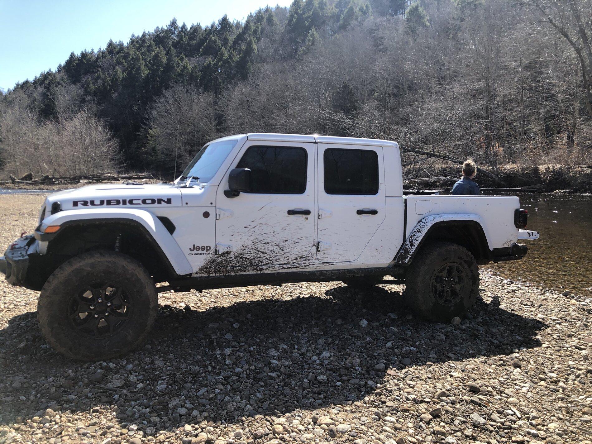 Jeep Gladiator BRIGHT WHITE Gladiator JT Club 8D85353A-E938-484D-8422-596983596938