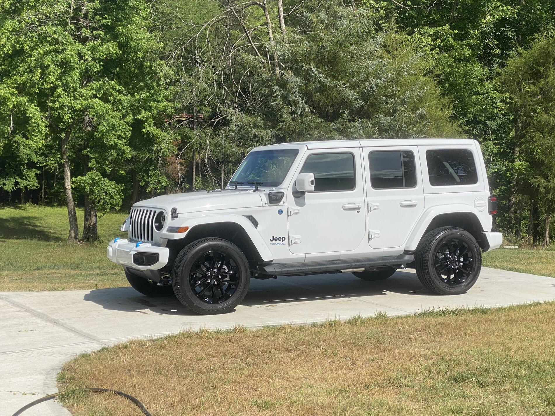 Jeep Gladiator OBO 2 sets :4xE high altitude OEM 20” wheels C9084BF9-1379-499A-87D4-91559E70D3FE