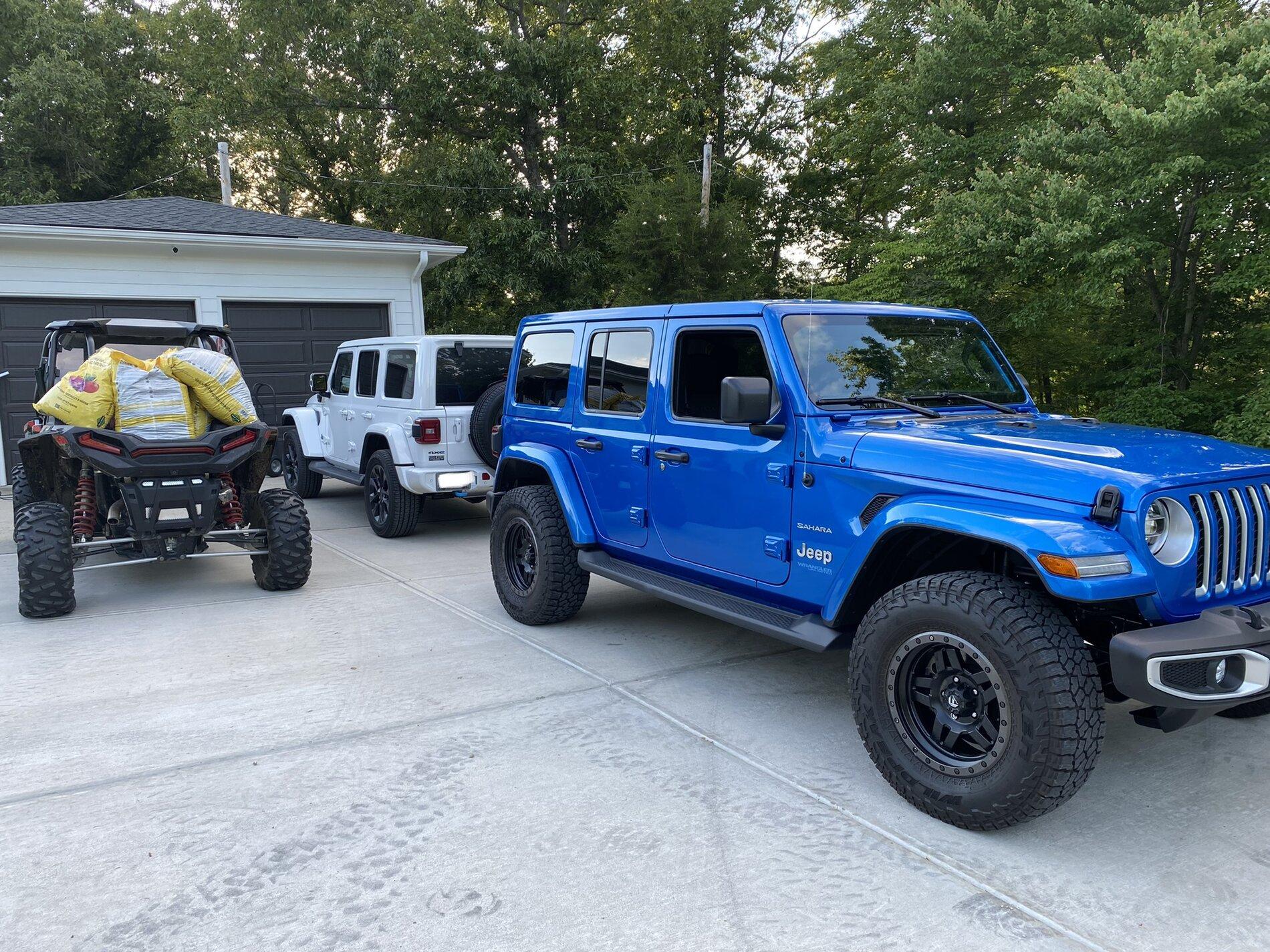 Jeep Gladiator 4xe Sighted in the Wild 0FFCE87A-D345-4370-AAAC-60C0267BE4F5