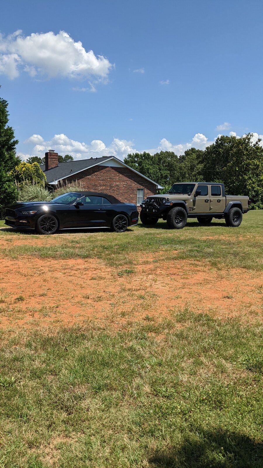 Jeep Gladiator SHOW ME 37S 2 INCH MOPAR LIFT ON A NON RUBICON PXL_20210715_190501559