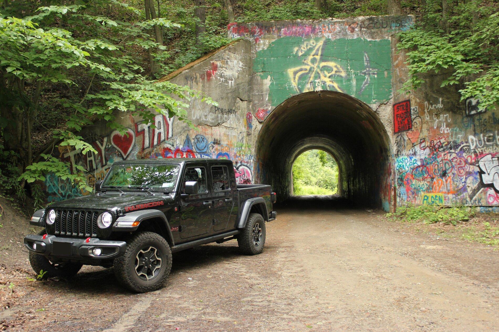 Jeep Gladiator Gladiator Glamour Shots Blackbear Grafitti Tunnel 2