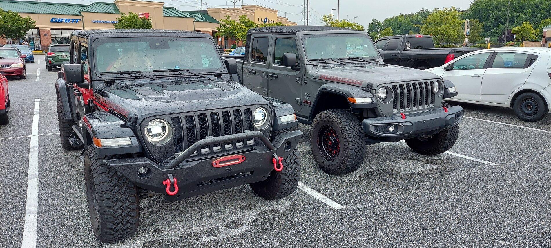 Jeep Gladiator Jeeps Parking Next To Jeeps 20210702_121851