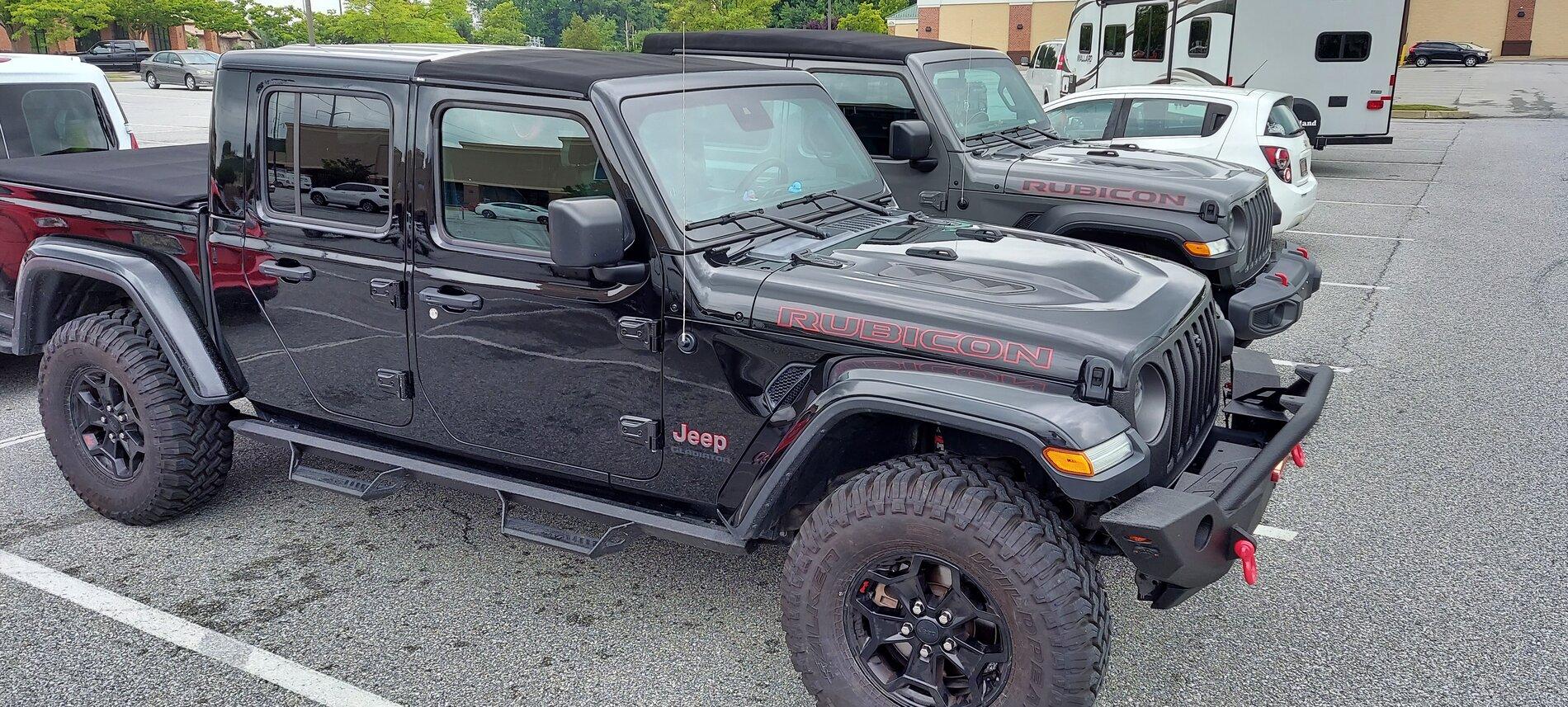 Jeep Gladiator Jeeps Parking Next To Jeeps 20210702_113432