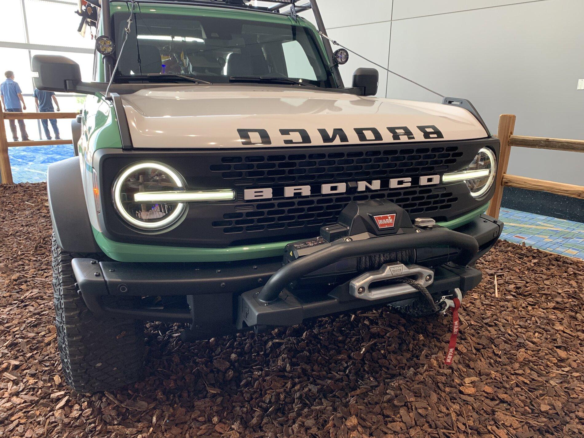 Jeep Gladiator 2021 Chicago Auto Show (Pics! Bronco, Grand Wagoneer, Frontier, JL, JT) IMG_6718