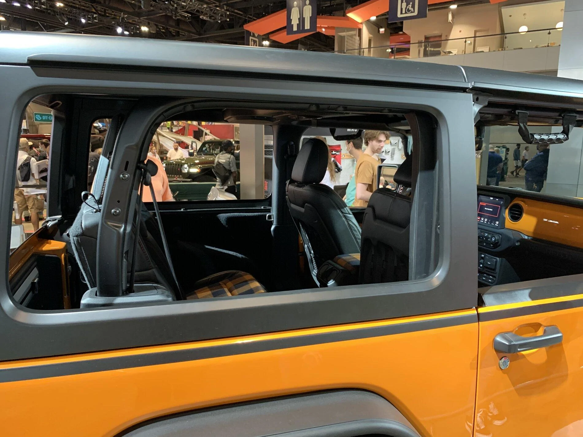 Jeep Gladiator 2021 Chicago Auto Show (Pics! Bronco, Grand Wagoneer, Frontier, JL, JT) IMG_6789