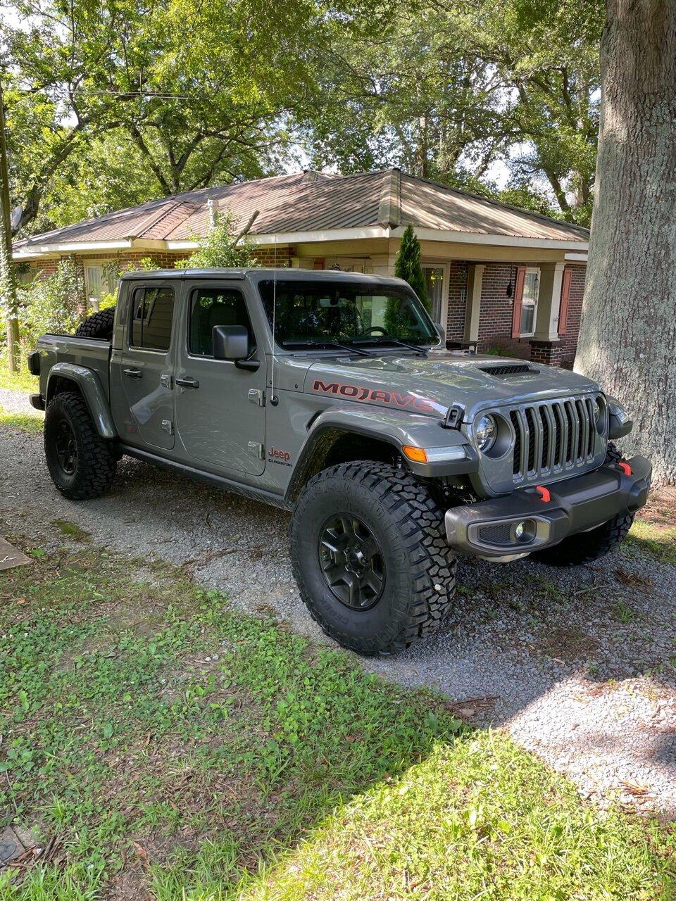 Jeep Gladiator Stock Mojave w/ 37s Thread CF1836D1-EA3C-4765-B49C-81806145D52B