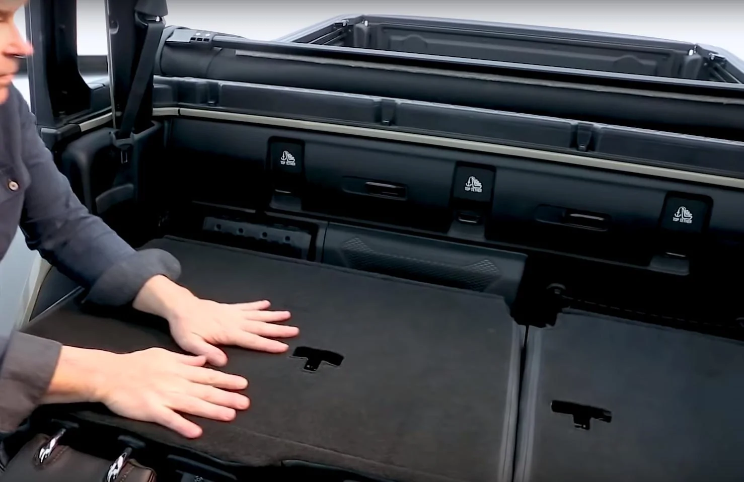 Jeep Gladiator Can child seats be mounted with rear seats folded down? v9g28z9