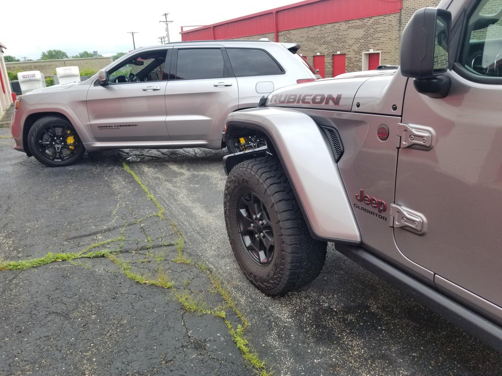 Jeep Gladiator Gladiator LE vs. Porsche Cayenne 20190530_154048
