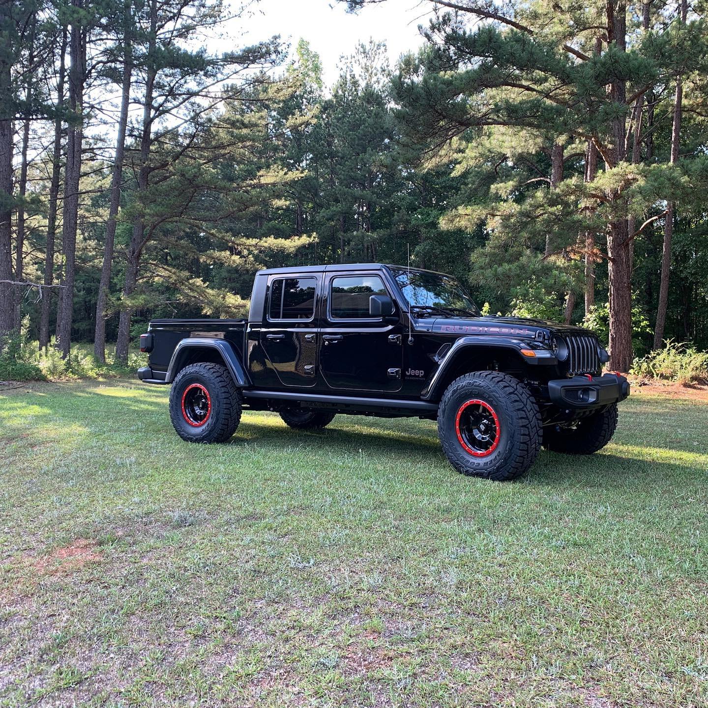 Jeep Gladiator BLACK Gladiator JT Club 31929F25-0E19-48AE-9BBA-36D42B48A813