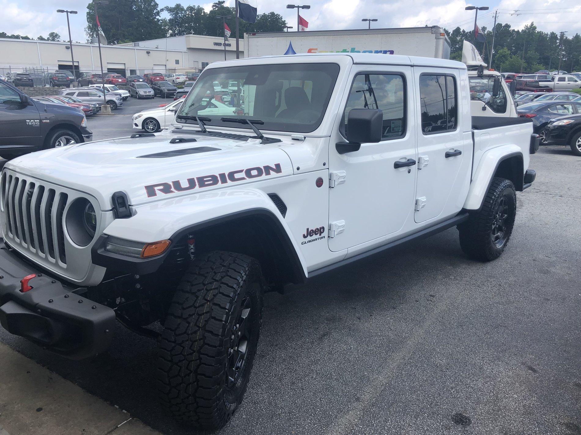 Jeep Gladiator Anyone with LE in driveway, post review and pix here! D763A990-9A84-4D24-B61C-1B1E077CD56D