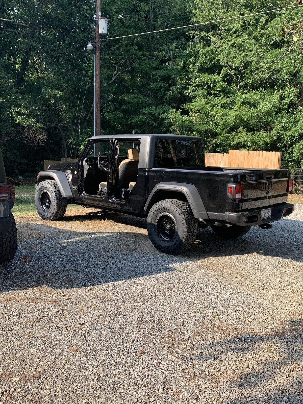 Jeep Gladiator BLACK Gladiator JT Club D31AC662-4F93-491B-846D-5DC5AFEC7024