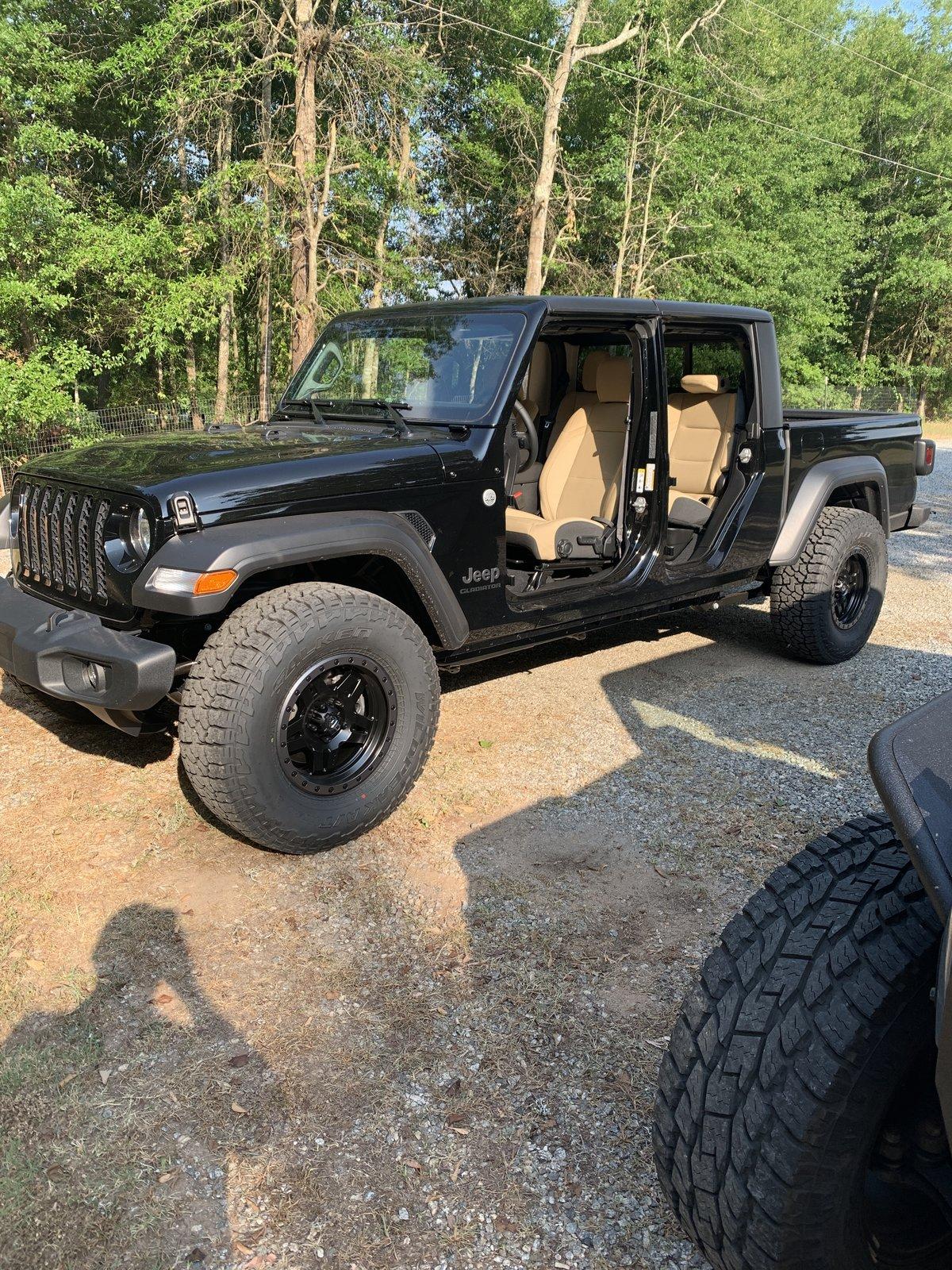 Jeep Gladiator BLACK Gladiator JT Club 8ECCAB75-8DFE-44AF-830A-13998D72AFAA
