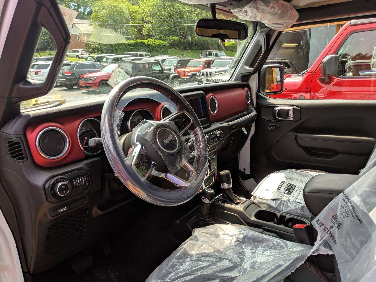 Jeep Gladiator BRIGHT WHITE Gladiator JT Club 0370CD44-ABA1-4B5C-8260-27F0C2E9A6F6