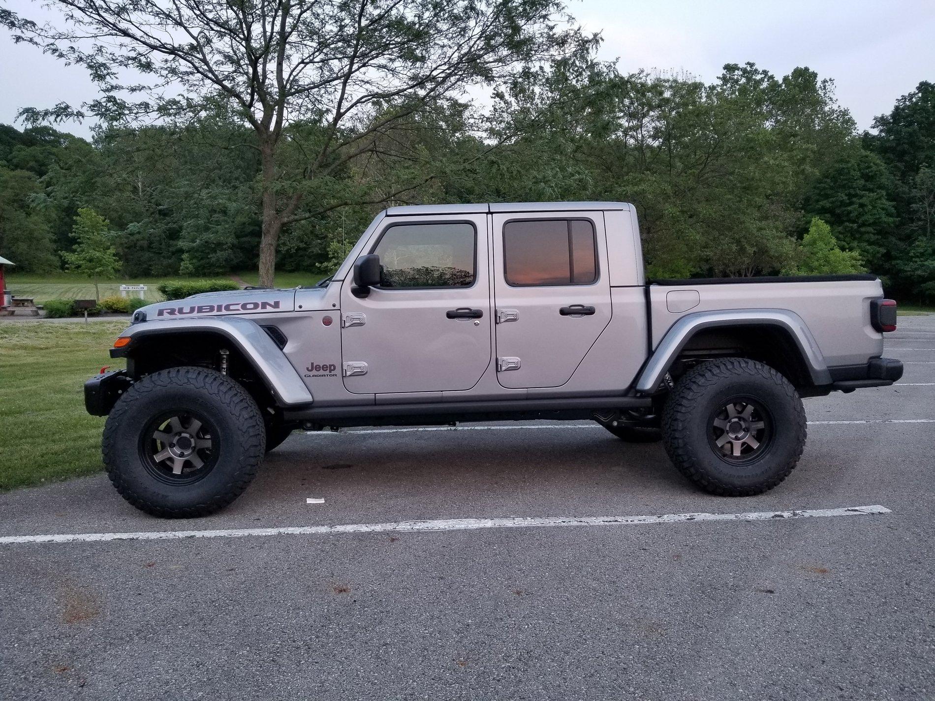 Jeep Gladiator Billet Silver Launch Edition - pics/video/thoughts 20190601_210231