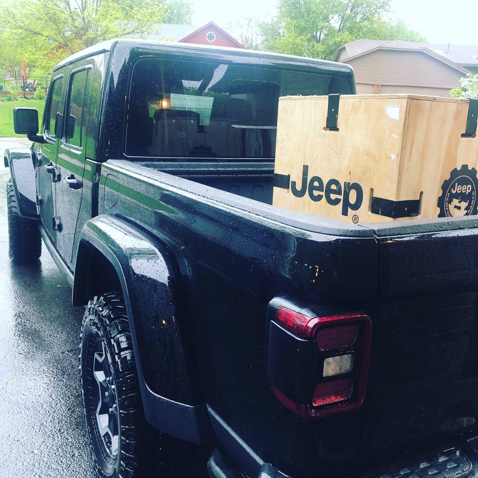 Jeep Gladiator BLACK Gladiator JT Club AE01DC47-0374-4293-81C0-384315A9252F