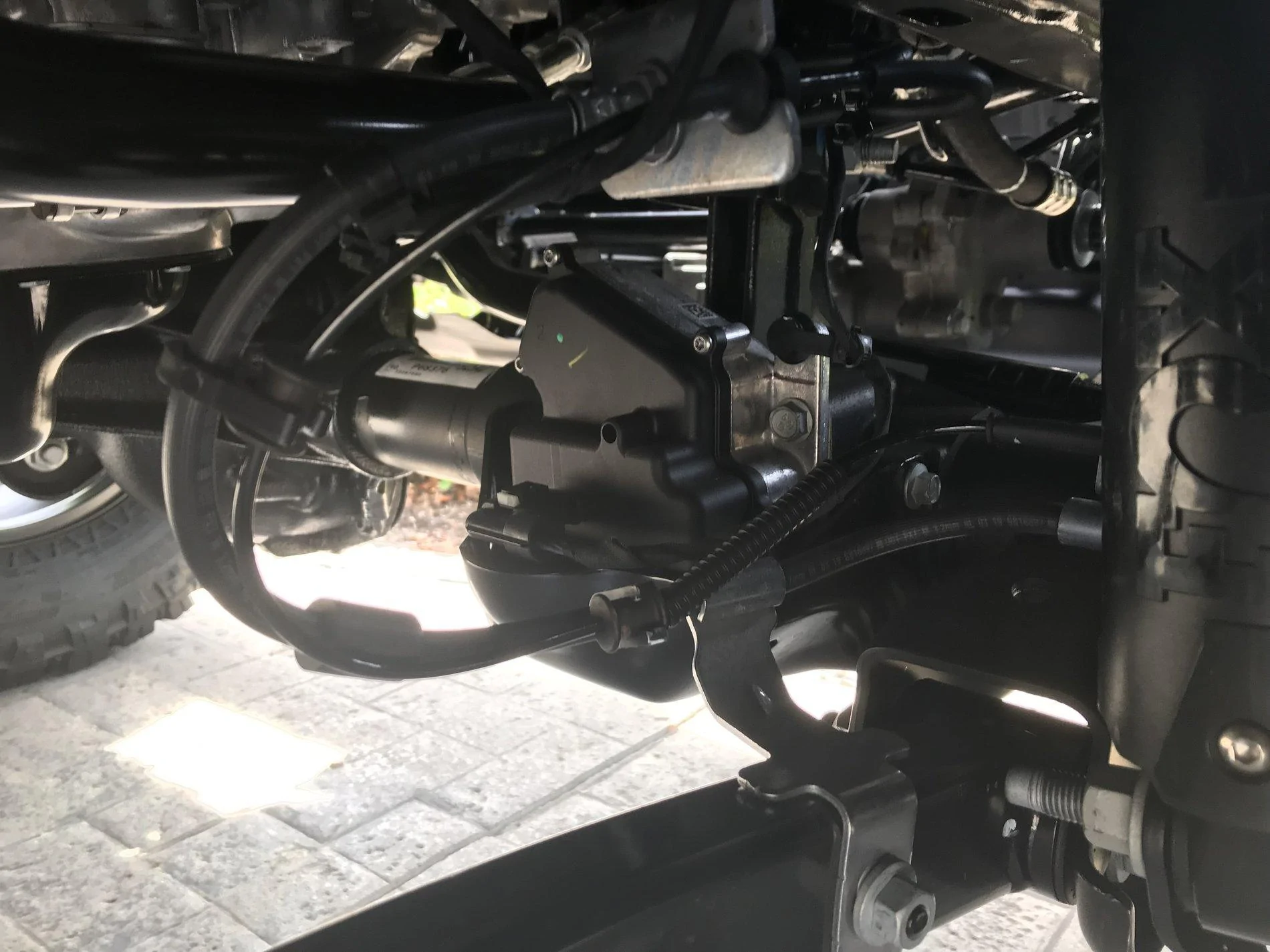 Jeep Gladiator What is this - axle disconnect? 5AC54290-4FD6-4112-8537-83259988F4EB