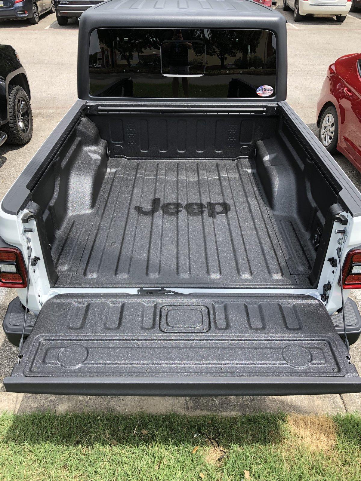 Jeep Gladiator BRIGHT WHITE Gladiator JT Club E94A3242-F4A2-49E0-99DE-78B88B8A4C21