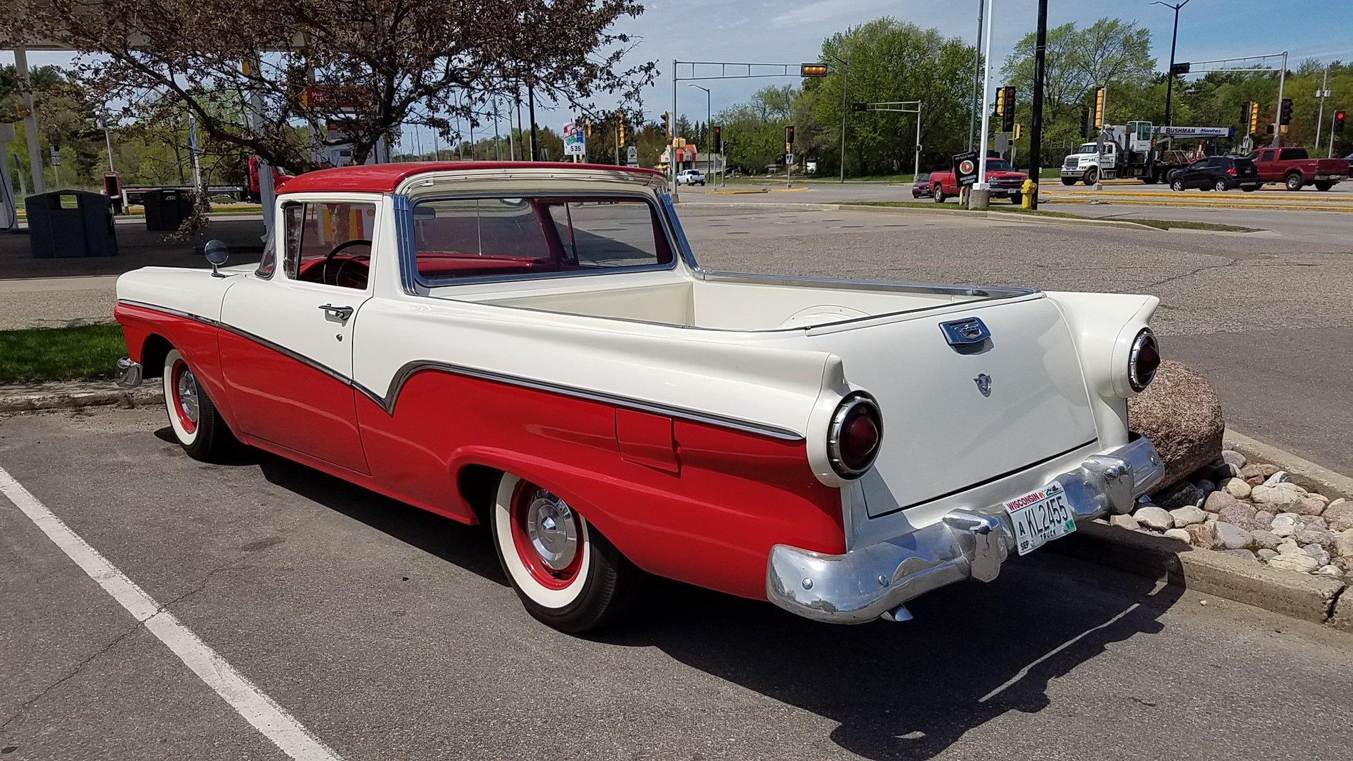 Jeep Gladiator Awesome Truck I saw - Vintage Ford Ranchero 20190517_121302
