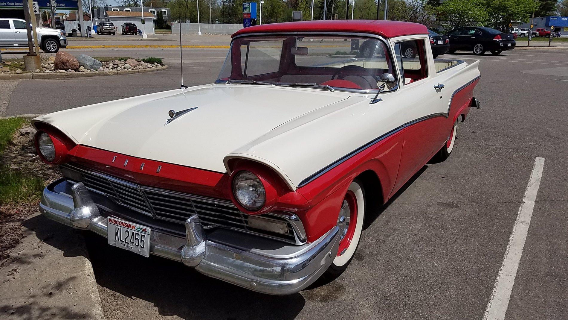 Jeep Gladiator Awesome Truck I saw - Vintage Ford Ranchero 20190517_121240