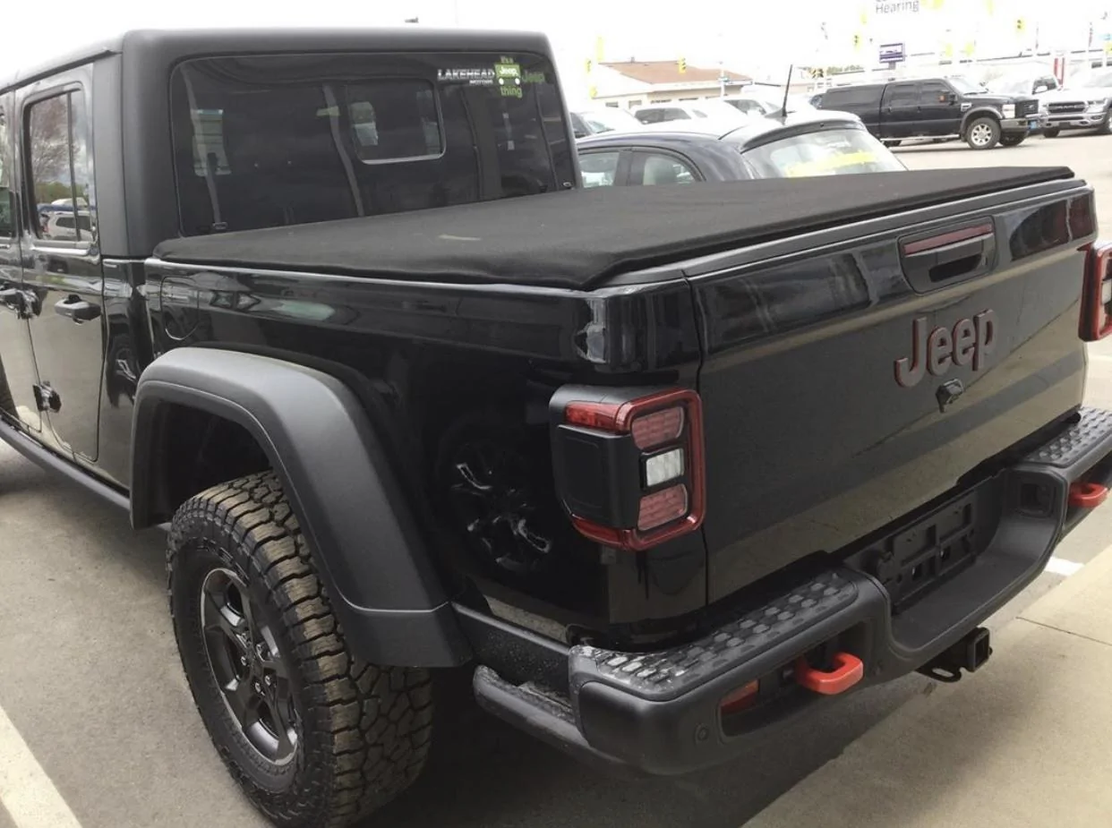 Jeep Gladiator BLACK Gladiator JT Club 1D09E723-8D68-4396-9BE9-6C5406F3D7EE