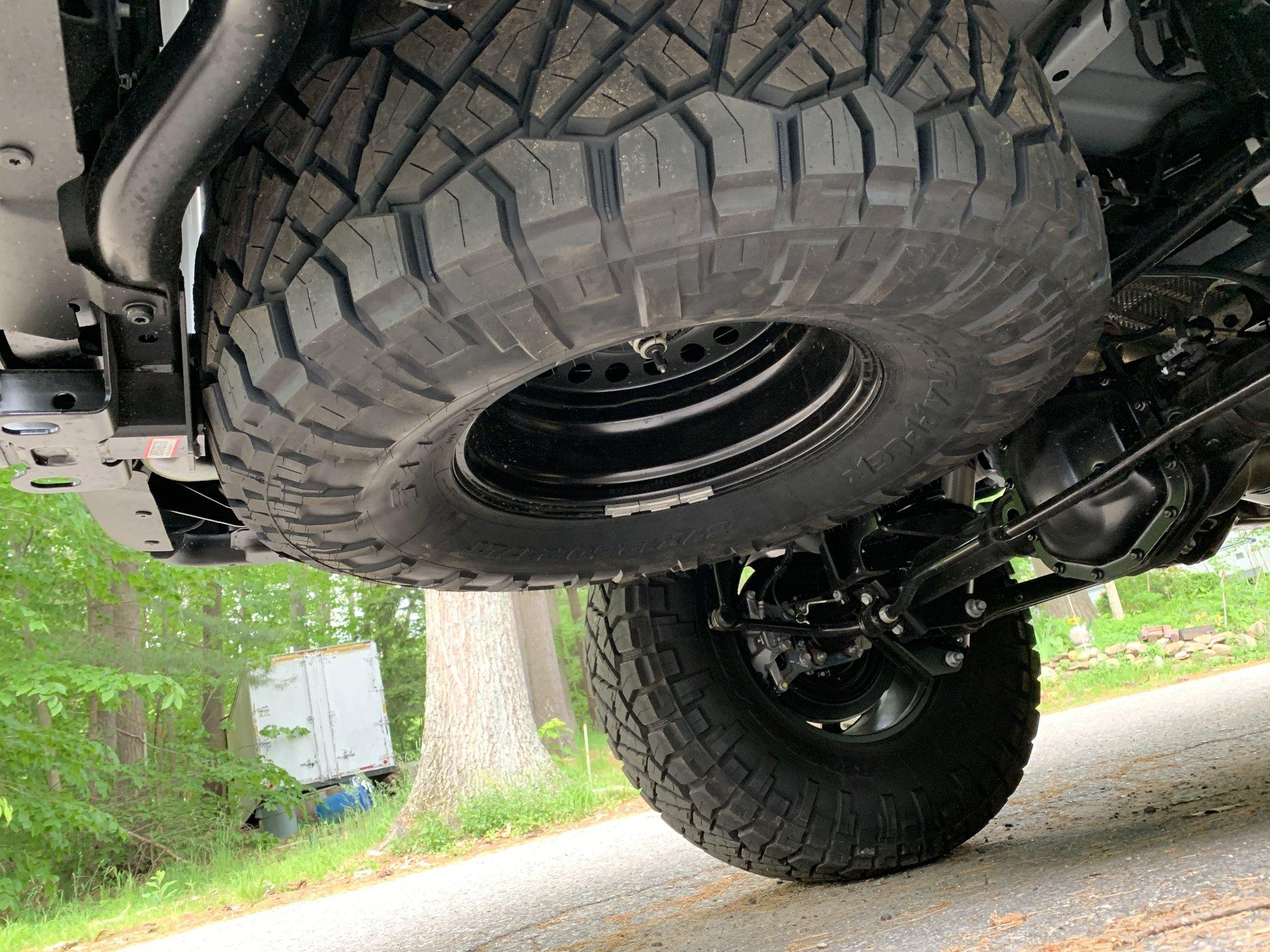 Jeep Gladiator My 37” spare fits in stock location 242B58E2-3B64-4DB8-AF33-8E3064E046B3