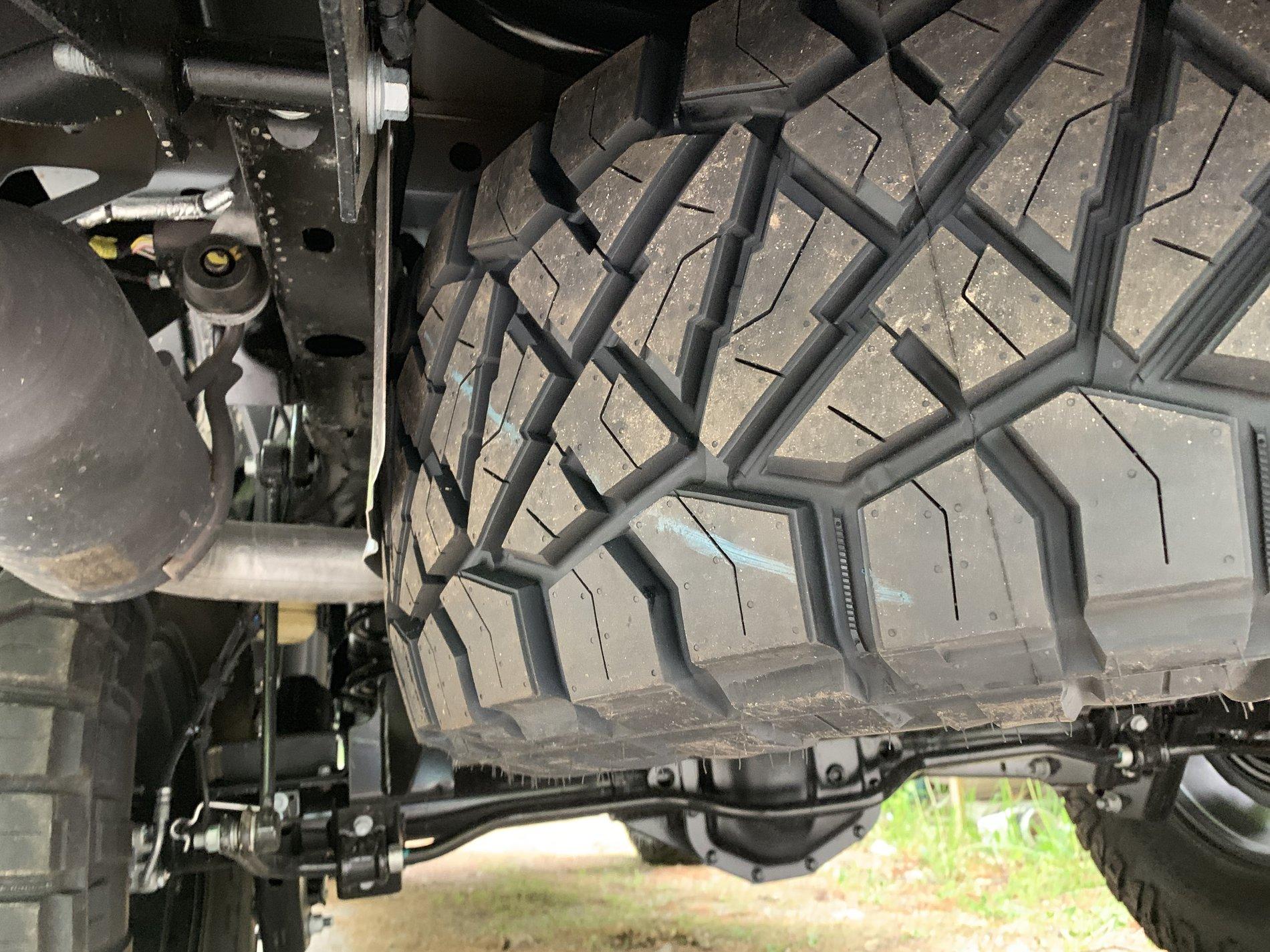 Jeep Gladiator My 37” spare fits in stock location 19334119-745F-43AE-9E97-28010176857D