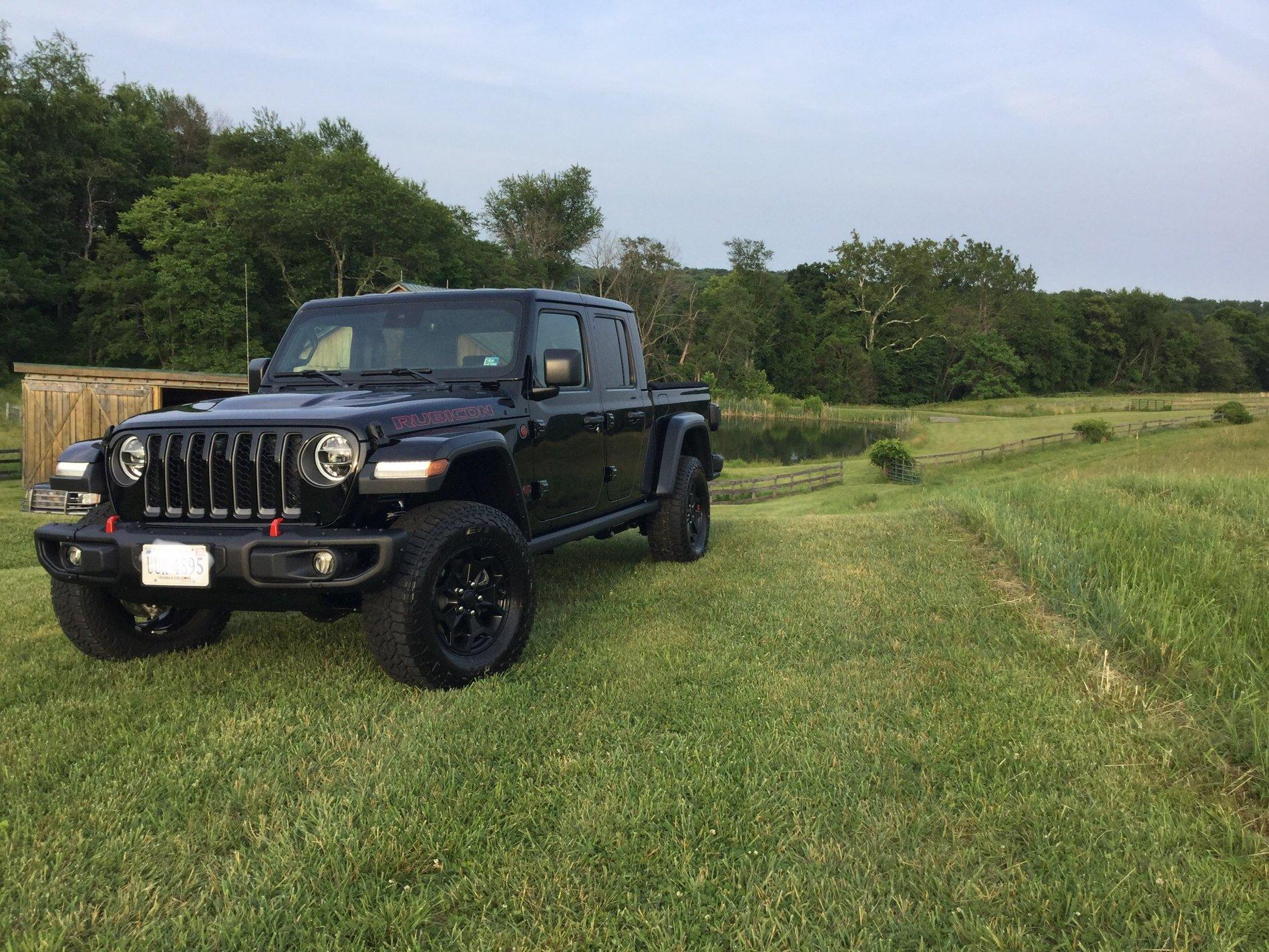 Jeep Gladiator BLACK Gladiator JT Club DF6FF18C-EA16-44C4-B80F-C6AEC2A965D1