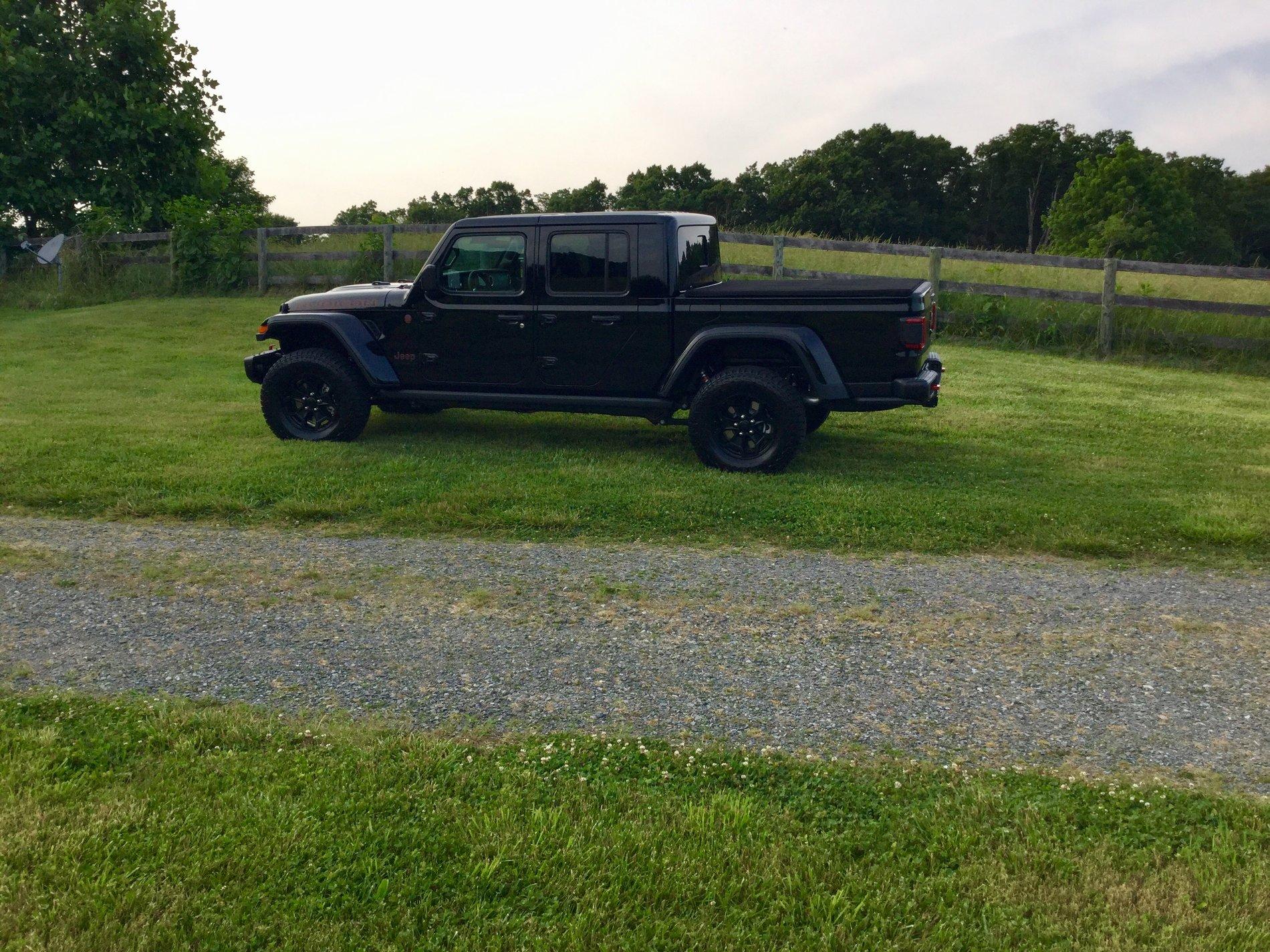 Jeep Gladiator BLACK Gladiator JT Club 8E0A12FF-28A5-4D8C-B2B8-C7AAFBE32A69