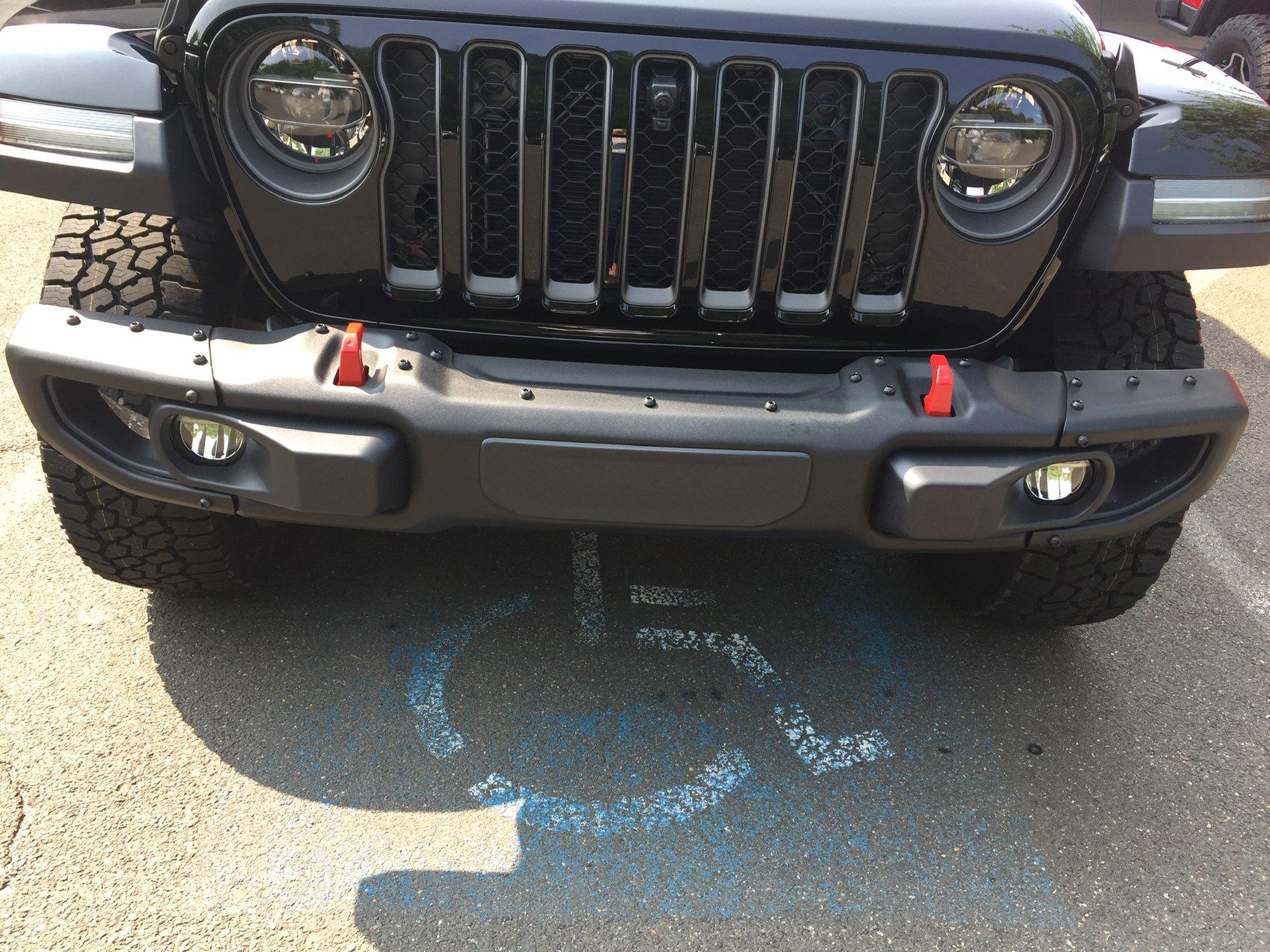 Jeep Gladiator LAUNCH EDITION Gladiator JT Club 2C4B5B6F-F0FC-46E5-B284-4A4121801F22