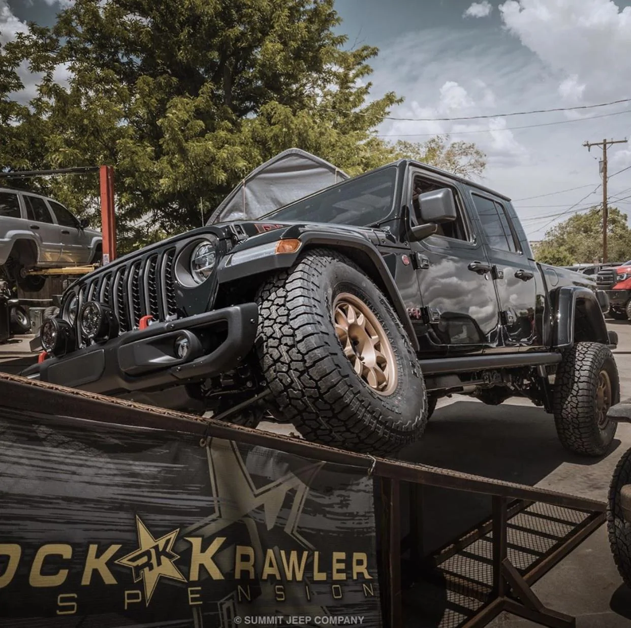 Jeep Gladiator BLACK Gladiator JT Club 5CE337FC-FE4C-4503-9B09-F350E133221E