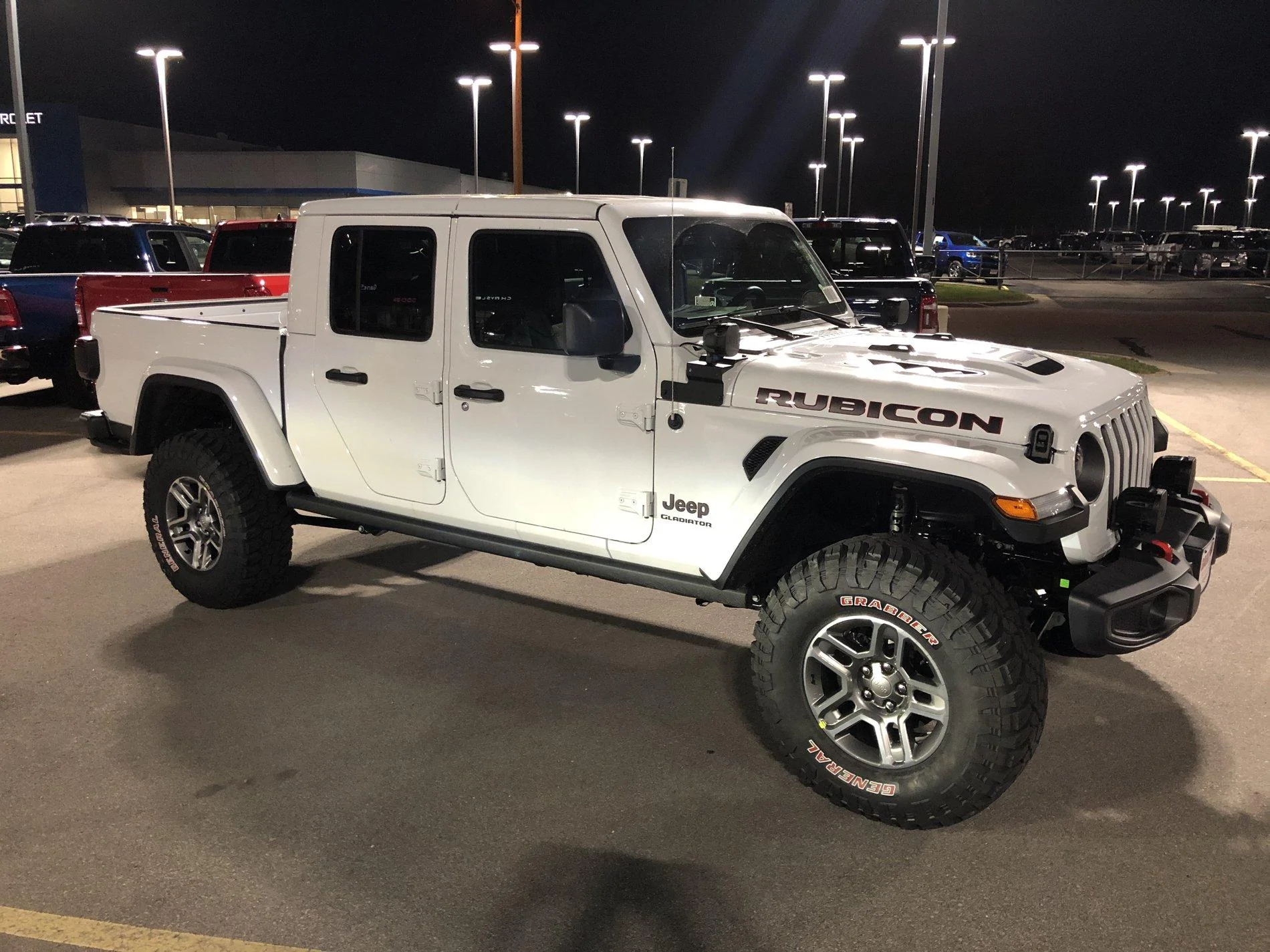 Jeep Gladiator BRIGHT WHITE Gladiator JT Club 5F8DDF83-236B-470F-AE2D-583892FBBCDE