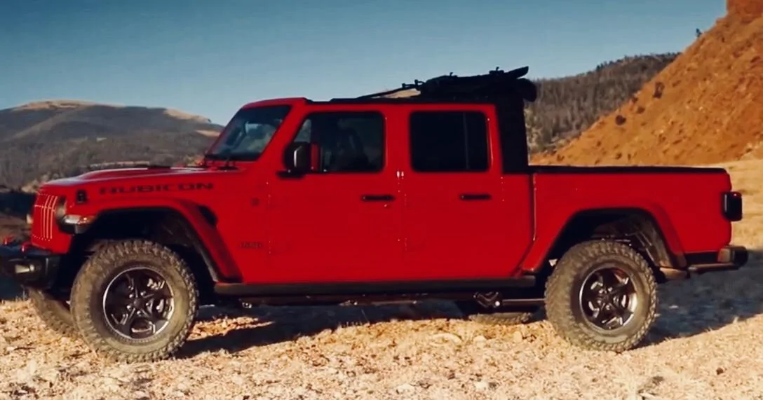 Jeep Gladiator Blowing in the wind A9F9C786-10FE-495C-9E8B-54ACCC5A442E