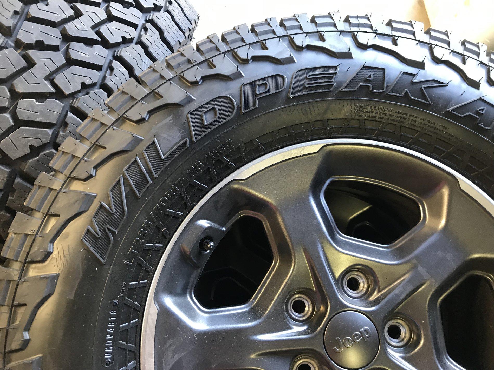 Jeep Gladiator Take off JT Rubicon wheels and tires. 48280753-BDDD-40EB-927A-D5A36517CC98