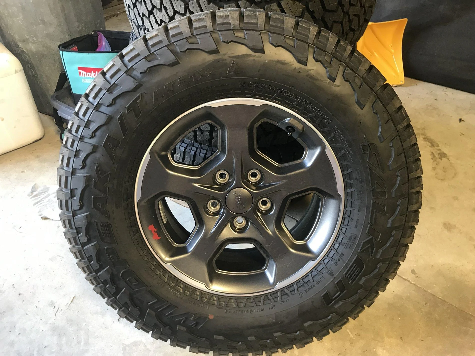 Jeep Gladiator Take off JT Rubicon wheels and tires B43A501A-310D-4CEF-9648-33ECB29E9419
